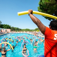 Cours de gym à la piscine