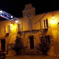 Mairie de Gassin la nuit de Noël