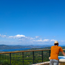 Terrasse de l'office de tourisme de Gassin - https://