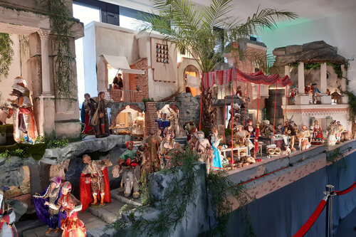 La Crèche napolitaine de Christian Léandre Ganga : entre exubérance baroque, dévotion populaire et théâtralité profane_Gassin