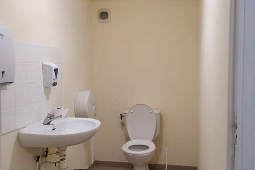 Toilettes publiques de la rue des Écoles -de Gassin - https://gassin.eu